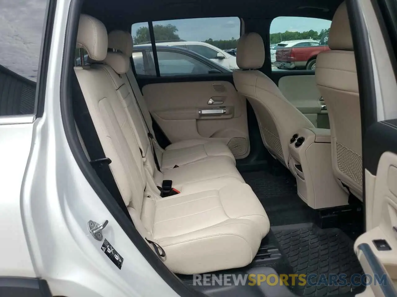 11 Photograph of a damaged car W1N4M4HB7MW103835 MERCEDES-BENZ GLB-CLASS 2021