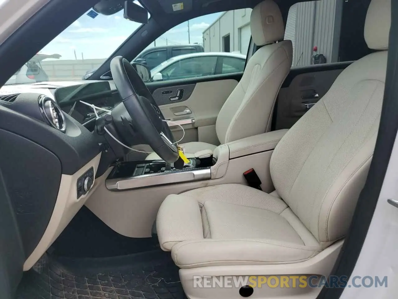 7 Photograph of a damaged car W1N4M4HB7MW103835 MERCEDES-BENZ GLB-CLASS 2021