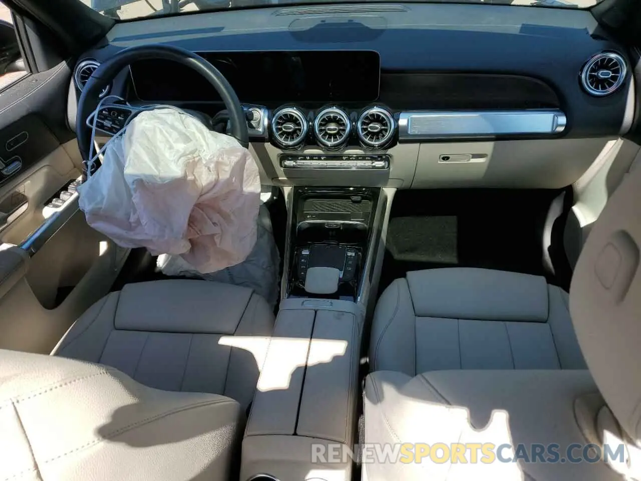 8 Photograph of a damaged car W1N4M4HB7MW151660 MERCEDES-BENZ GLB-CLASS 2021