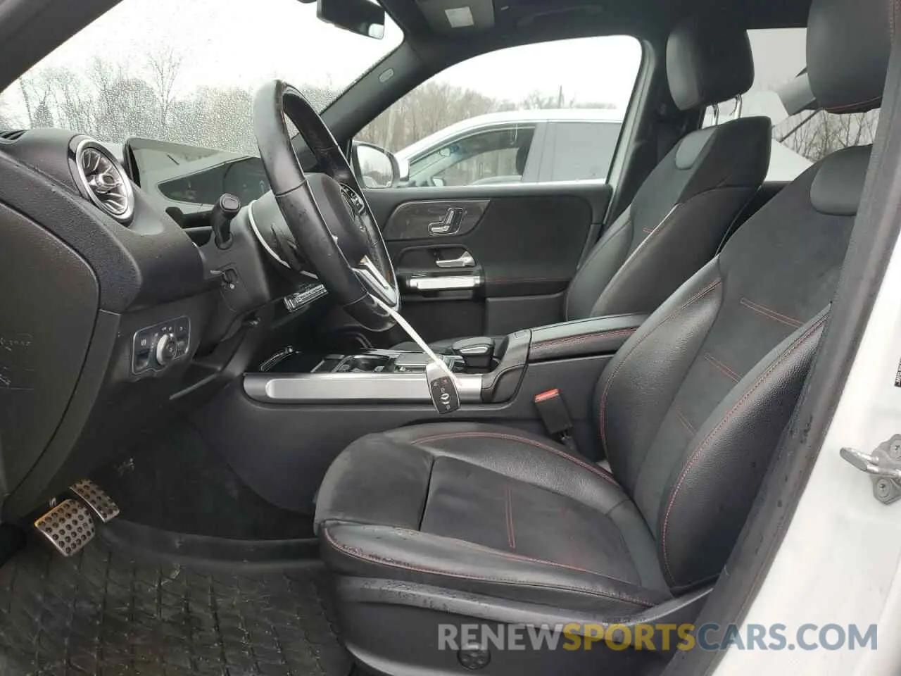 7 Photograph of a damaged car W1N4M4HBXMW116031 MERCEDES-BENZ GLB-CLASS 2021