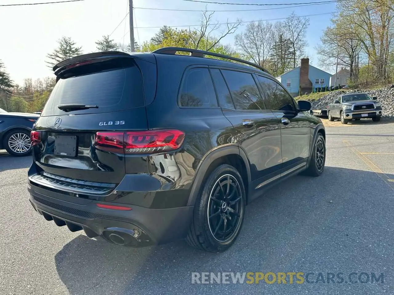 2 Photograph of a damaged car W1N4M5BB5MW086077 MERCEDES-BENZ GLB-CLASS 2021