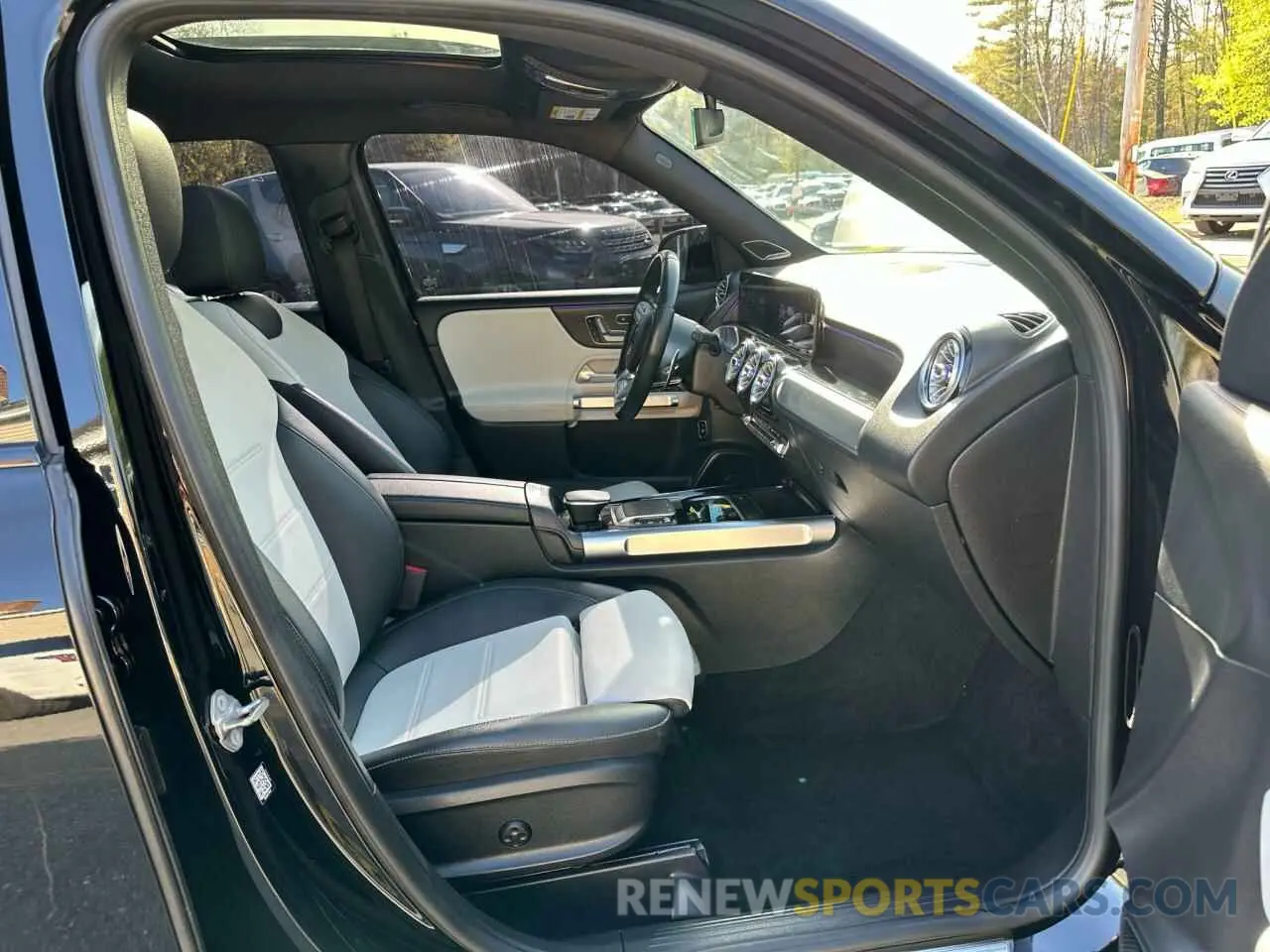8 Photograph of a damaged car W1N4M5BB5MW086077 MERCEDES-BENZ GLB-CLASS 2021