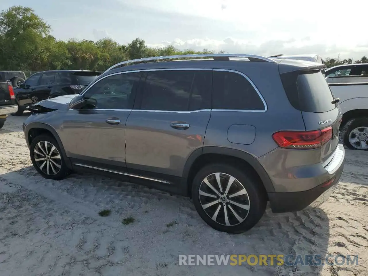 2 Photograph of a damaged car W1N4M4GB0NW235600 MERCEDES-BENZ GLB-CLASS 2022