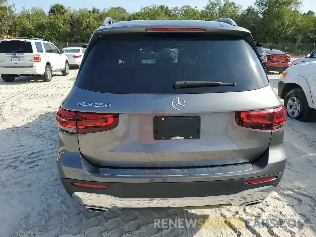 6 Photograph of a damaged car W1N4M4GB0NW235600 MERCEDES-BENZ GLB-CLASS 2022