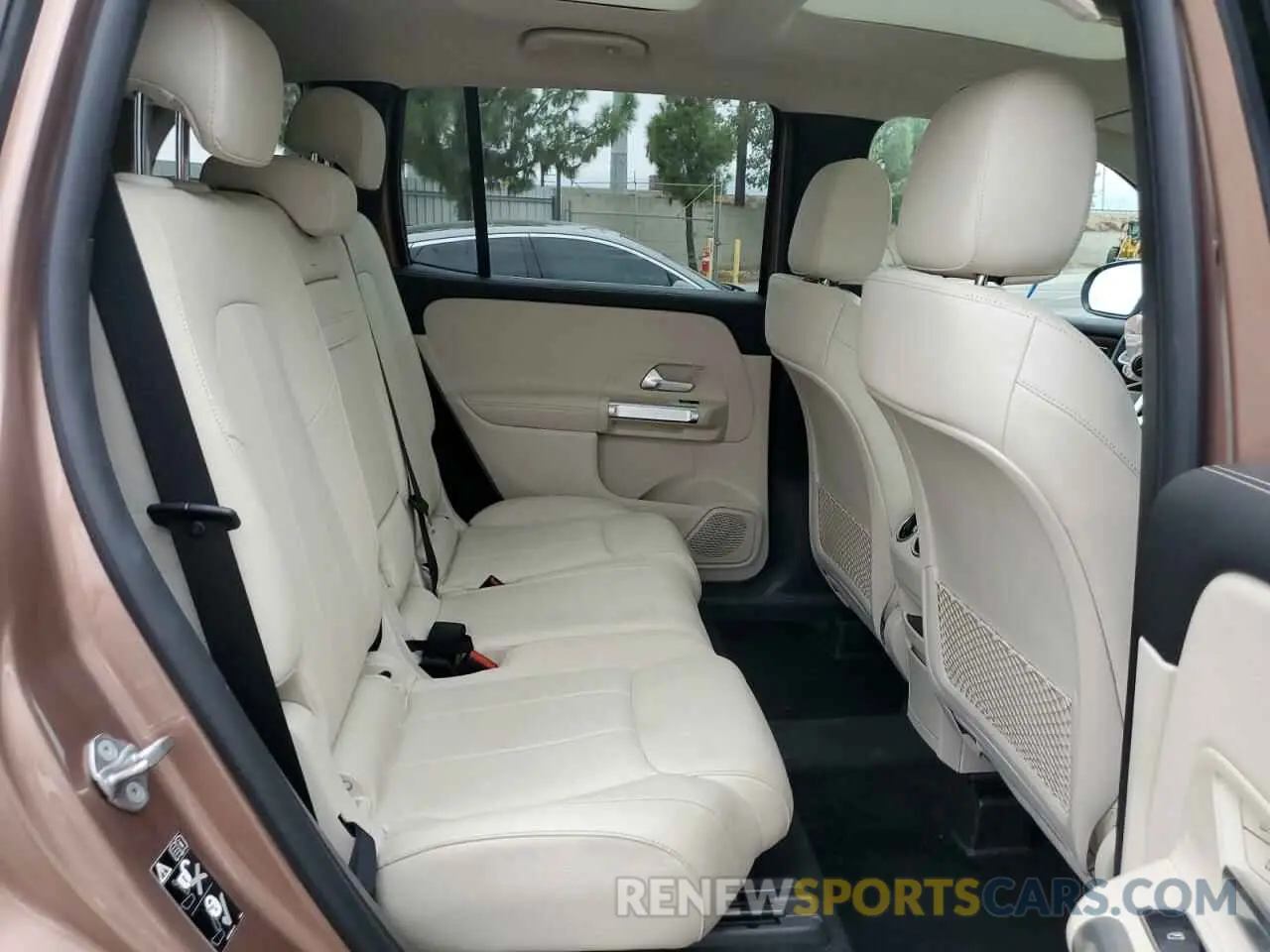 11 Photograph of a damaged car W1N4M4GB2NW187100 MERCEDES-BENZ GLB-CLASS 2022