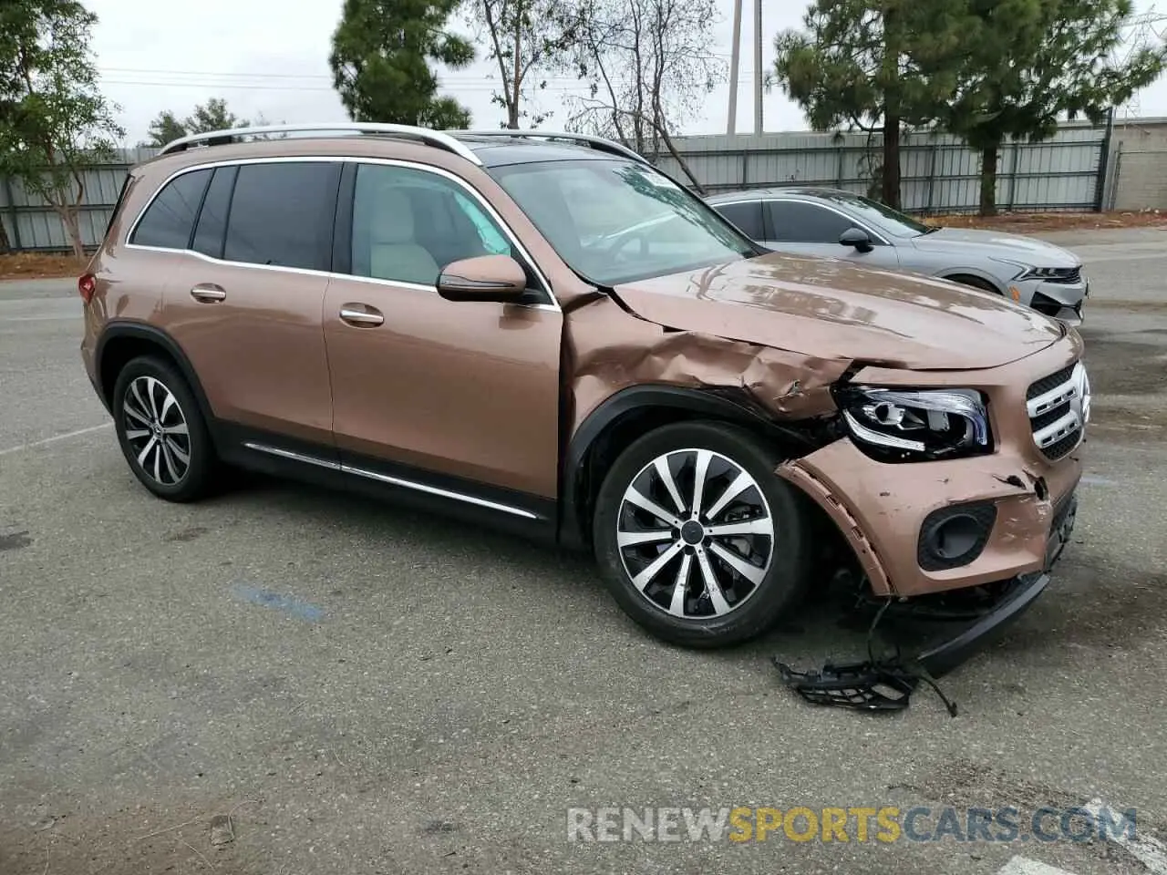 4 Photograph of a damaged car W1N4M4GB2NW187100 MERCEDES-BENZ GLB-CLASS 2022