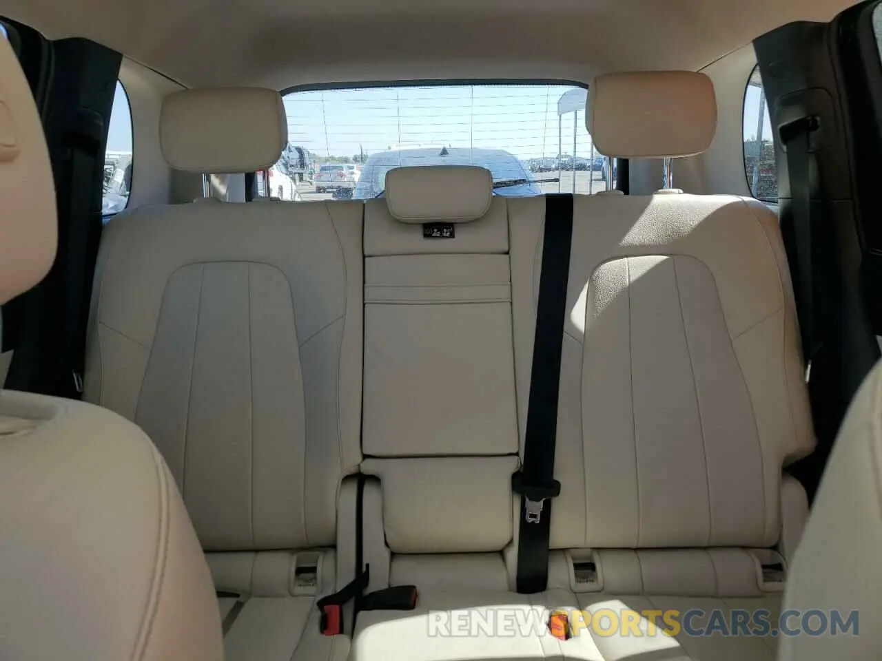 10 Photograph of a damaged car W1N4M4GB2NW188568 MERCEDES-BENZ GLB-CLASS 2022