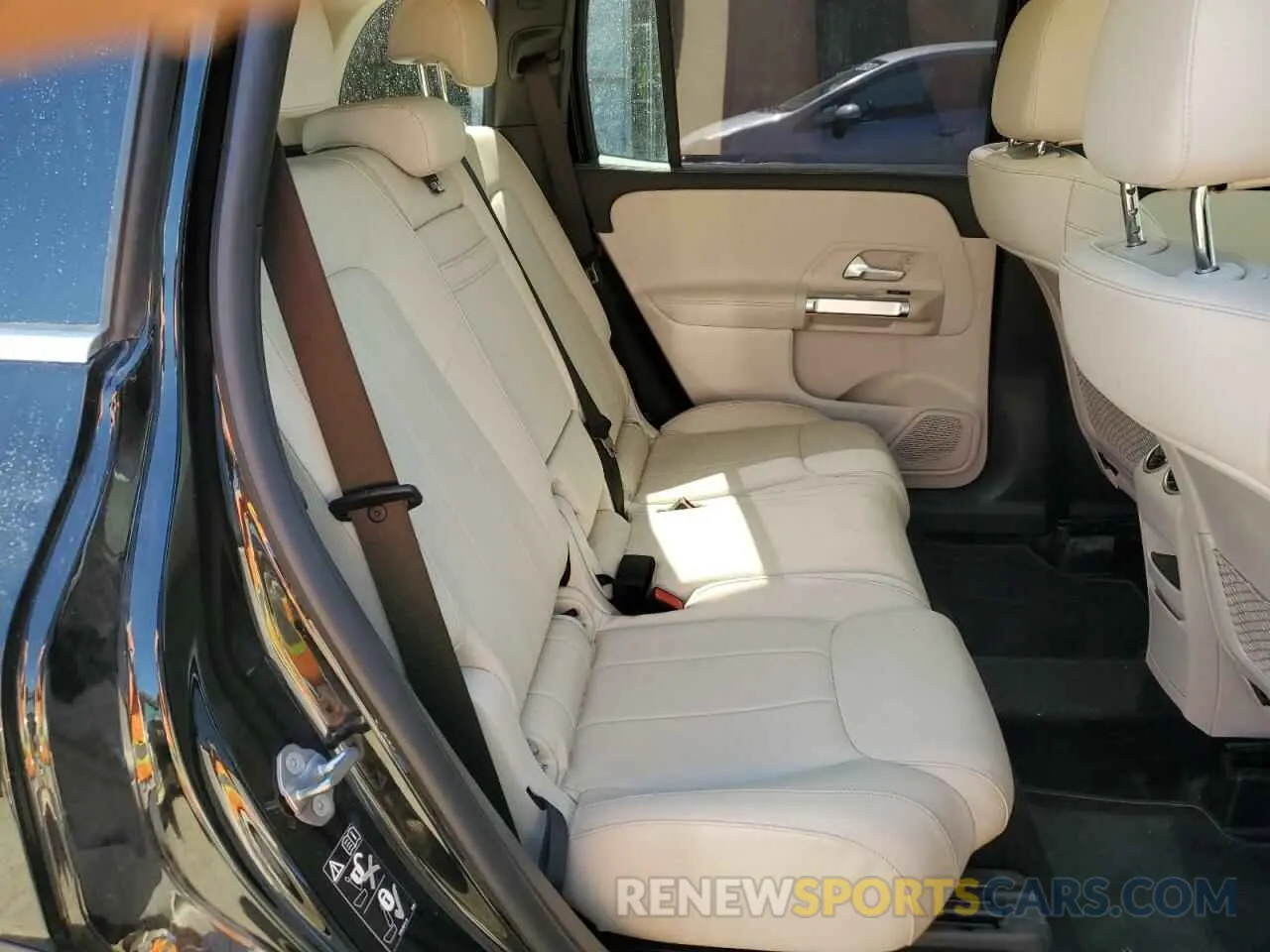 11 Photograph of a damaged car W1N4M4GB2NW188568 MERCEDES-BENZ GLB-CLASS 2022