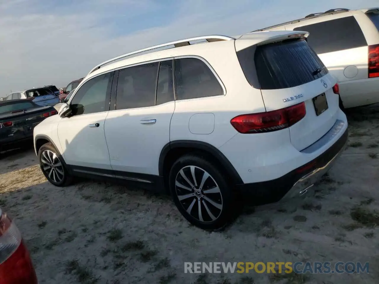 2 Photograph of a damaged car W1N4M4GB2NW189574 MERCEDES-BENZ GLB-CLASS 2022