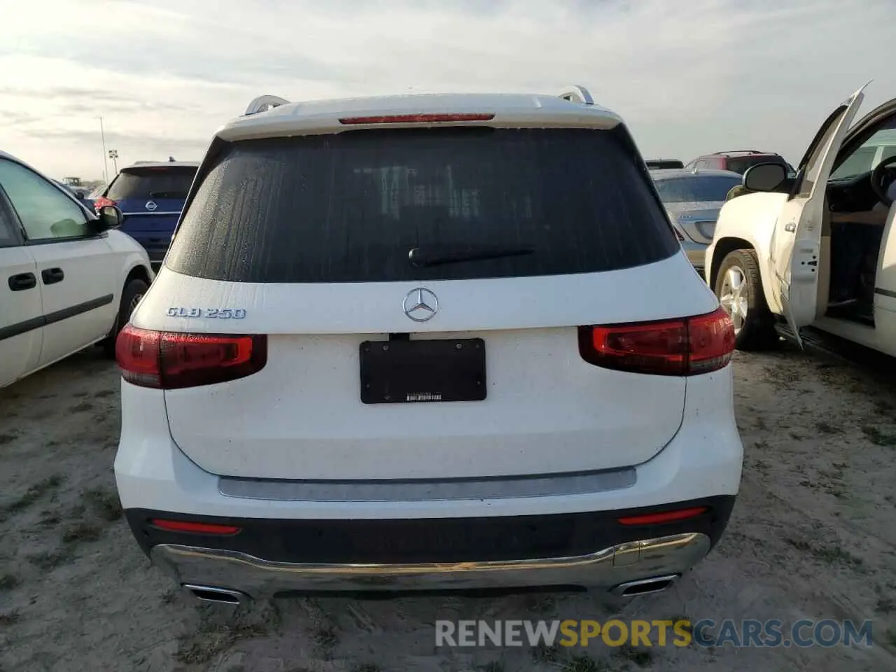 6 Photograph of a damaged car W1N4M4GB2NW189574 MERCEDES-BENZ GLB-CLASS 2022