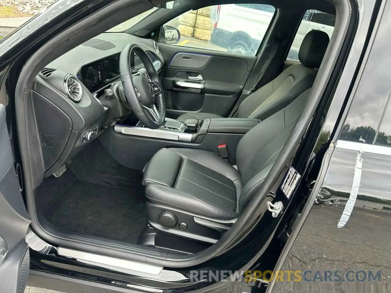 7 Photograph of a damaged car W1N4M4GB3NW247675 MERCEDES-BENZ GLB-CLASS 2022