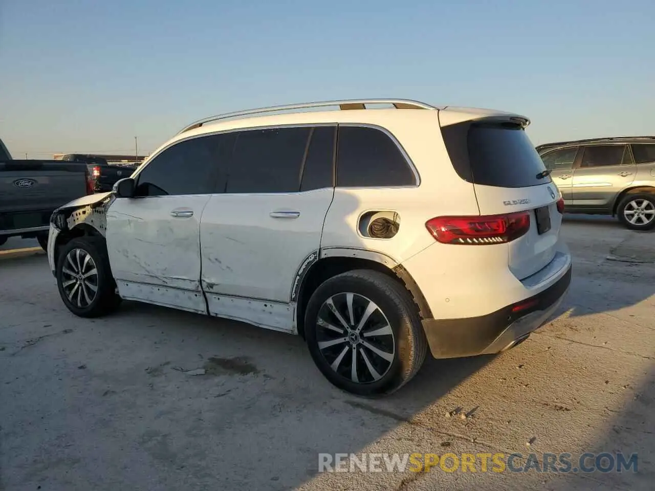 2 Photograph of a damaged car W1N4M4GB4NW190581 MERCEDES-BENZ GLB-CLASS 2022
