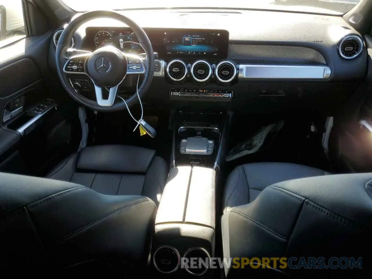8 Photograph of a damaged car W1N4M4GB5NW183865 MERCEDES-BENZ GLB-CLASS 2022