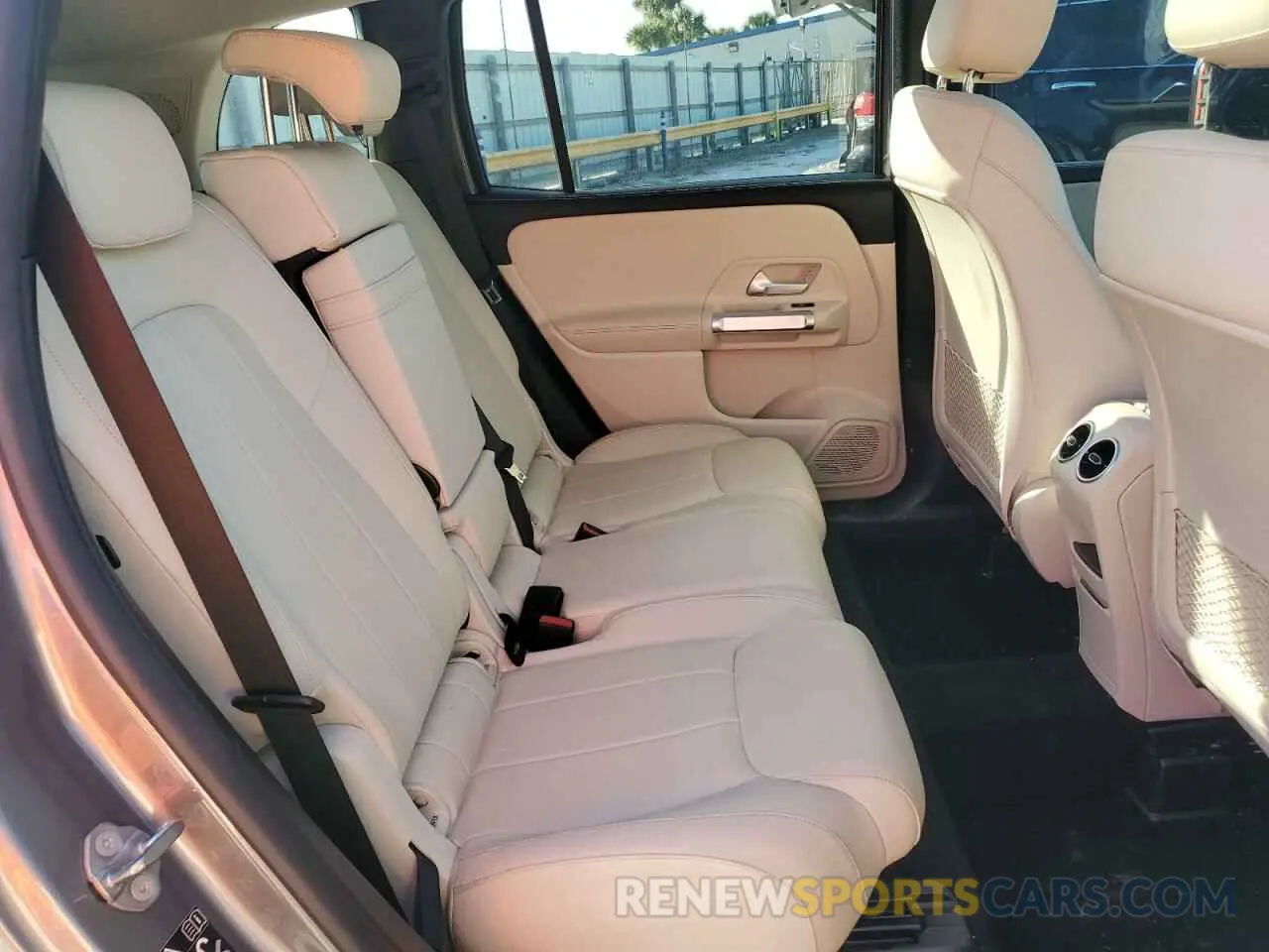 11 Photograph of a damaged car W1N4M4GB6NW177458 MERCEDES-BENZ GLB-CLASS 2022