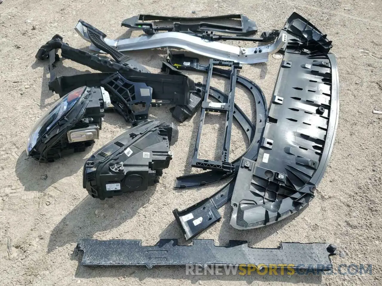 13 Photograph of a damaged car W1N4M4GB7NW248764 MERCEDES-BENZ GLB-CLASS 2022