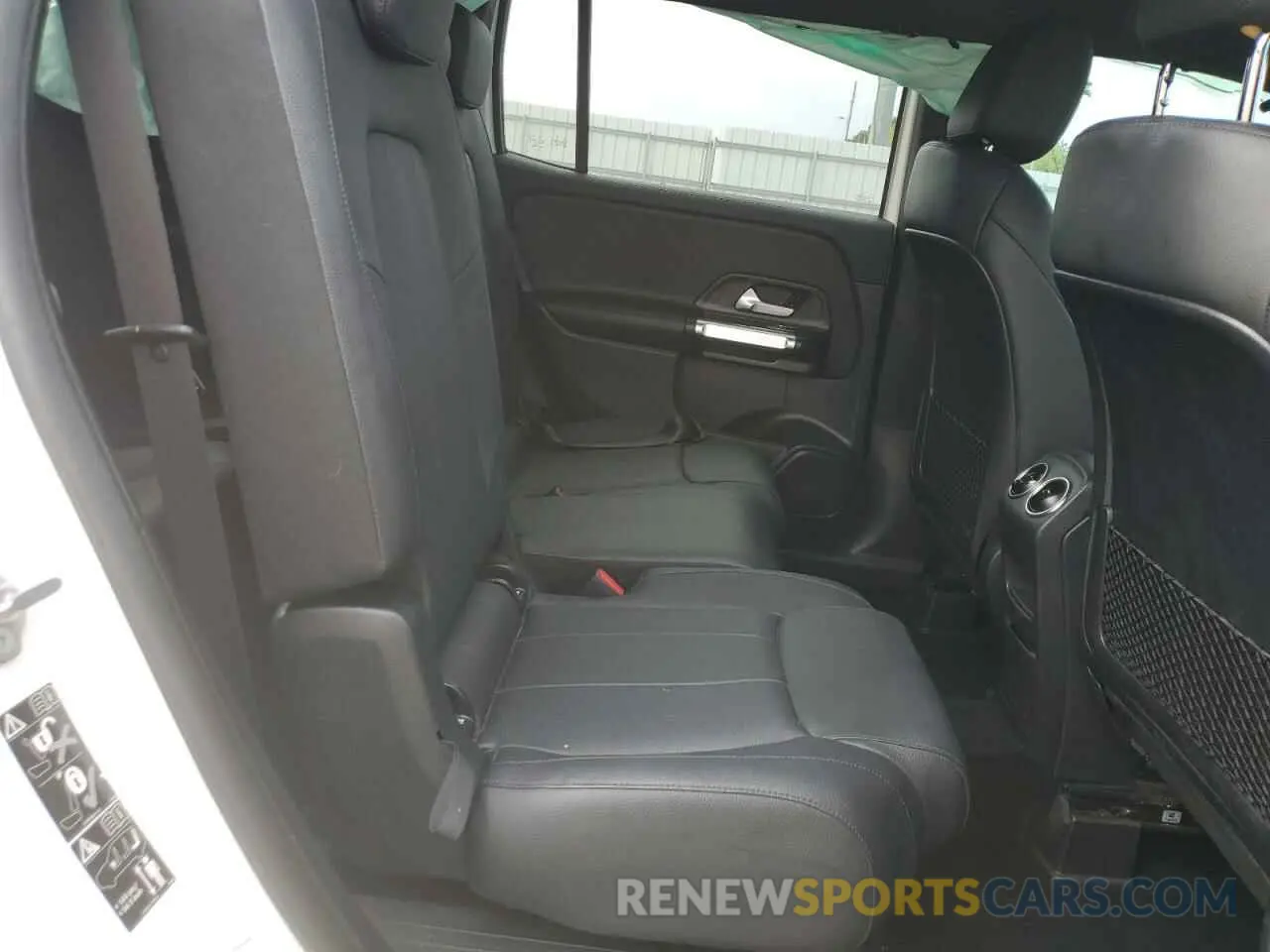 11 Photograph of a damaged car W1N4M4GBXNW176586 MERCEDES-BENZ GLB-CLASS 2022