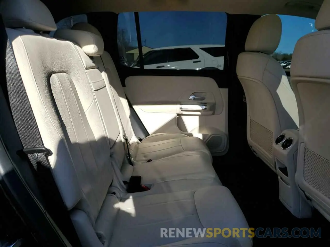 11 Photograph of a damaged car W1N4M4HB2NW180727 MERCEDES-BENZ GLB-CLASS 2022
