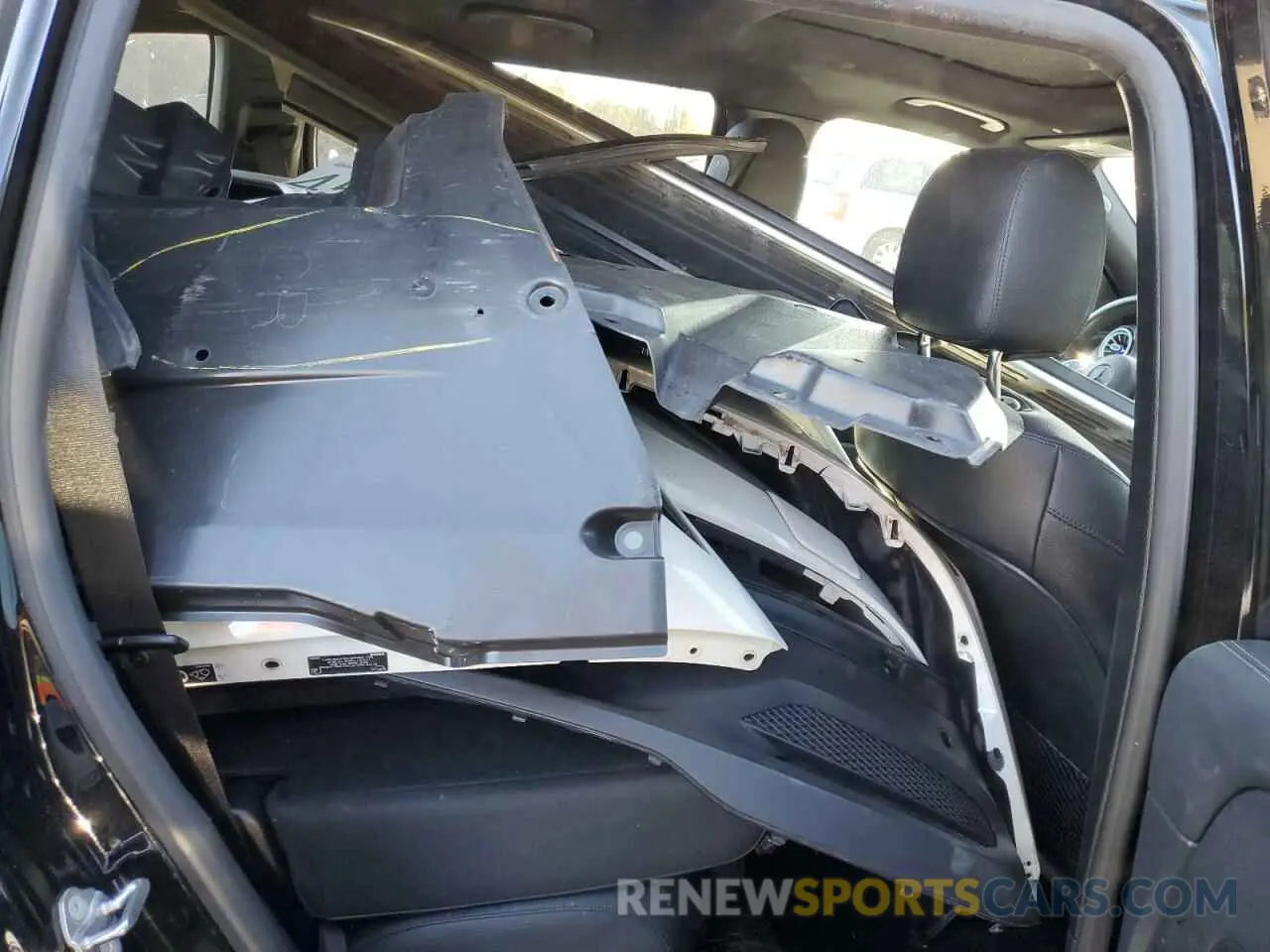 11 Photograph of a damaged car W1N4M4HB2NW242353 MERCEDES-BENZ GLB-CLASS 2022