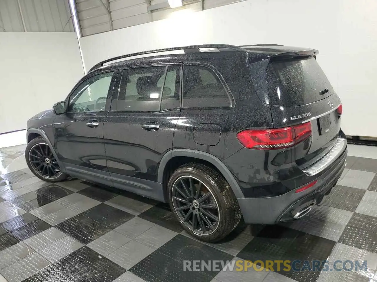 2 Photograph of a damaged car W1N4M4HB3NW183300 MERCEDES-BENZ GLB-CLASS 2022