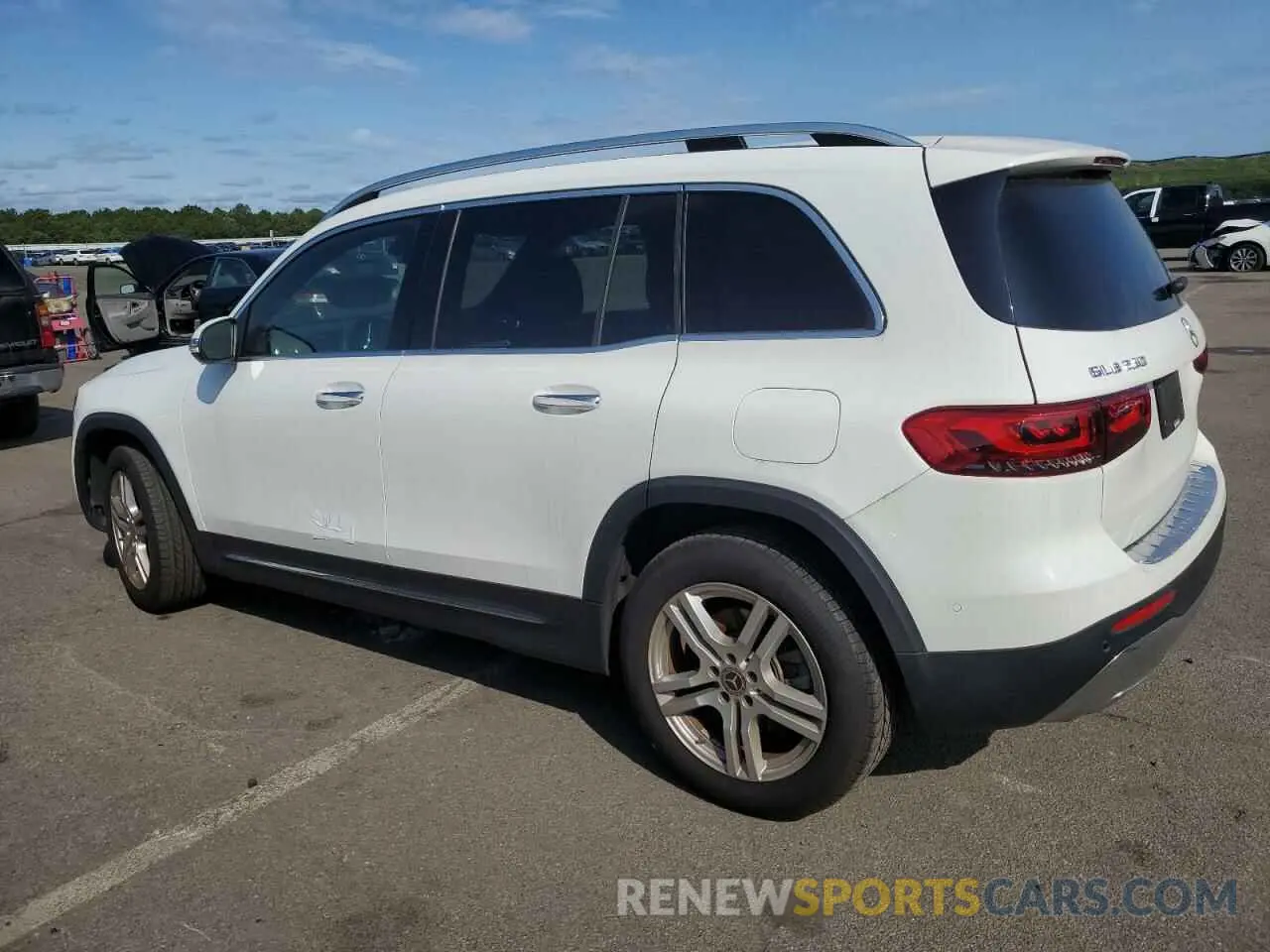 2 Photograph of a damaged car W1N4M4HB3NW201505 MERCEDES-BENZ GLB-CLASS 2022