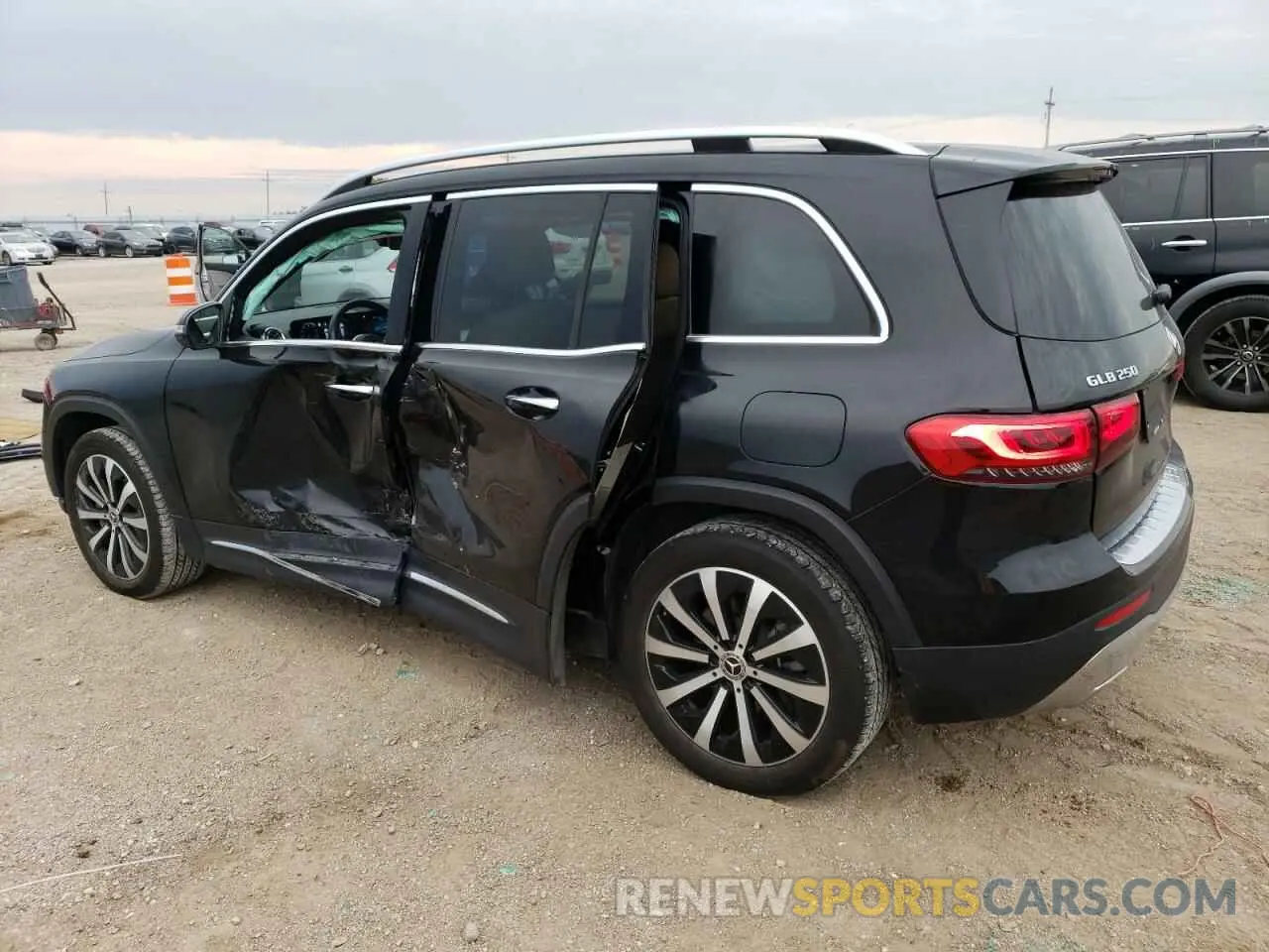 2 Photograph of a damaged car W1N4M4HB4NW180647 MERCEDES-BENZ GLB-CLASS 2022