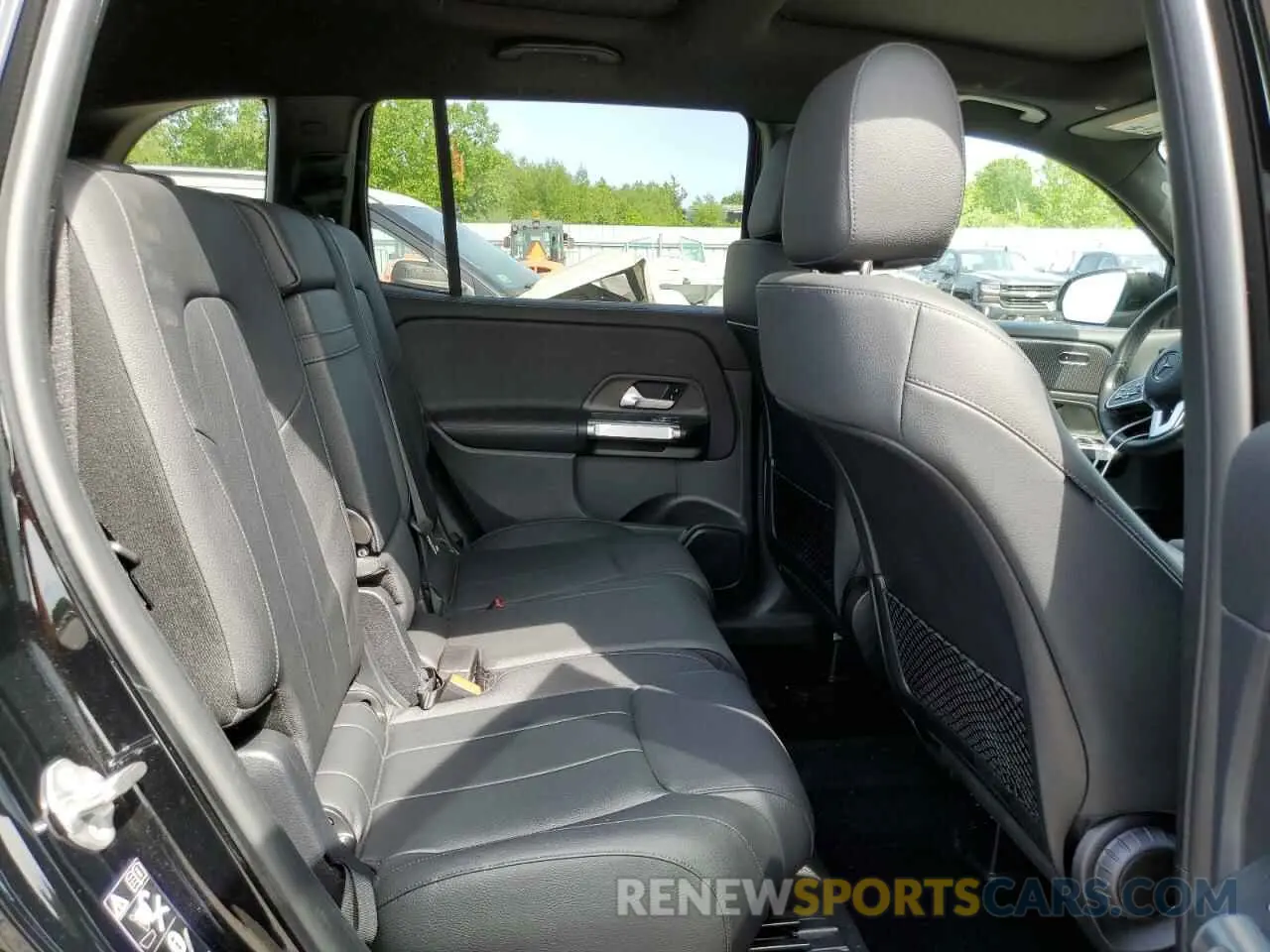 11 Photograph of a damaged car W1N4M4HB7NW180819 MERCEDES-BENZ GLB-CLASS 2022