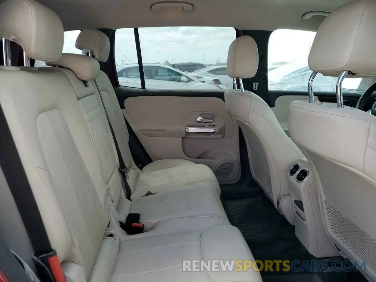 11 Photograph of a damaged car W1N4M4HB8NW182496 MERCEDES-BENZ GLB-CLASS 2022