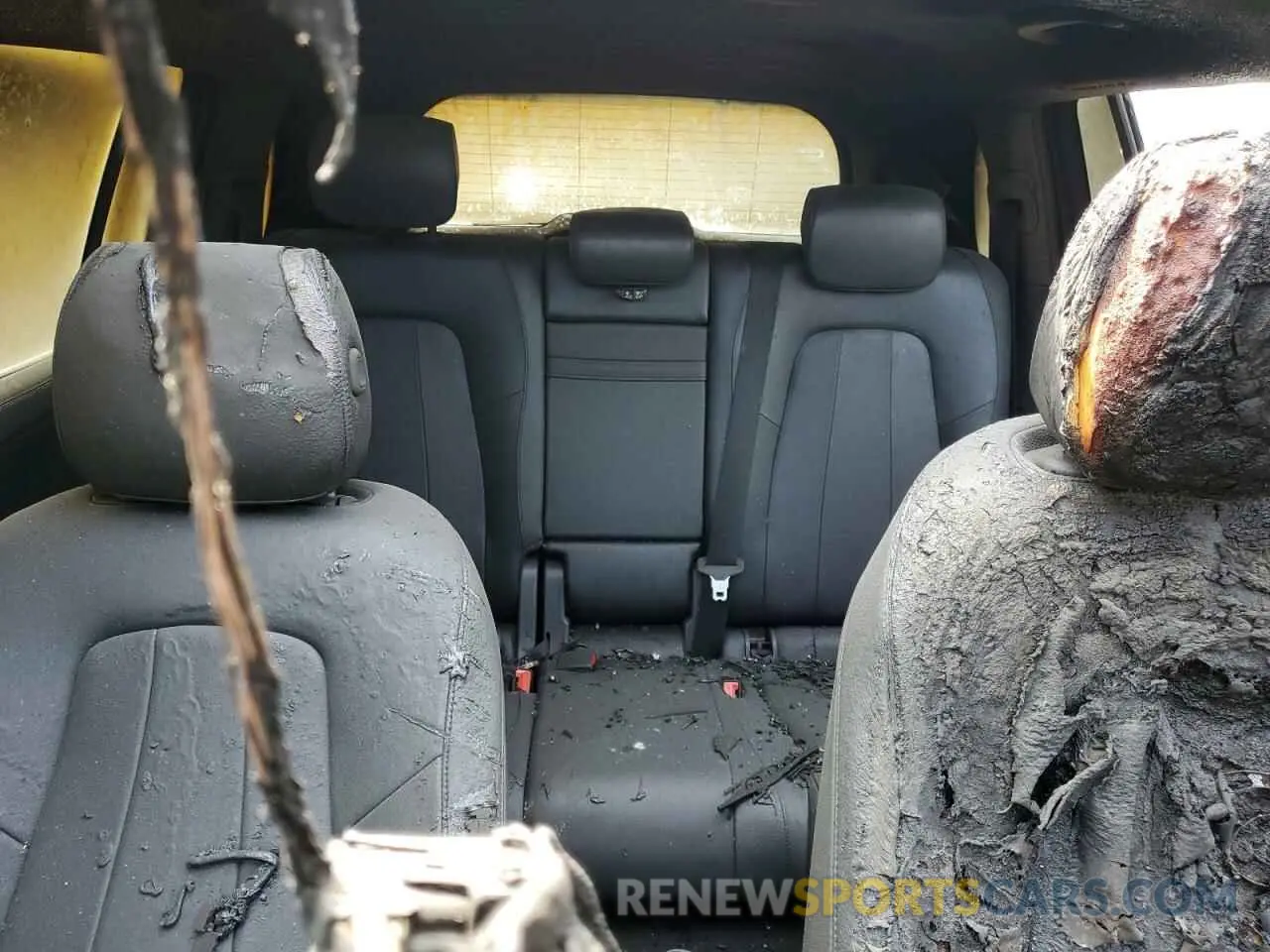 10 Photograph of a damaged car W1N4M4HB9NW239000 MERCEDES-BENZ GLB-CLASS 2022