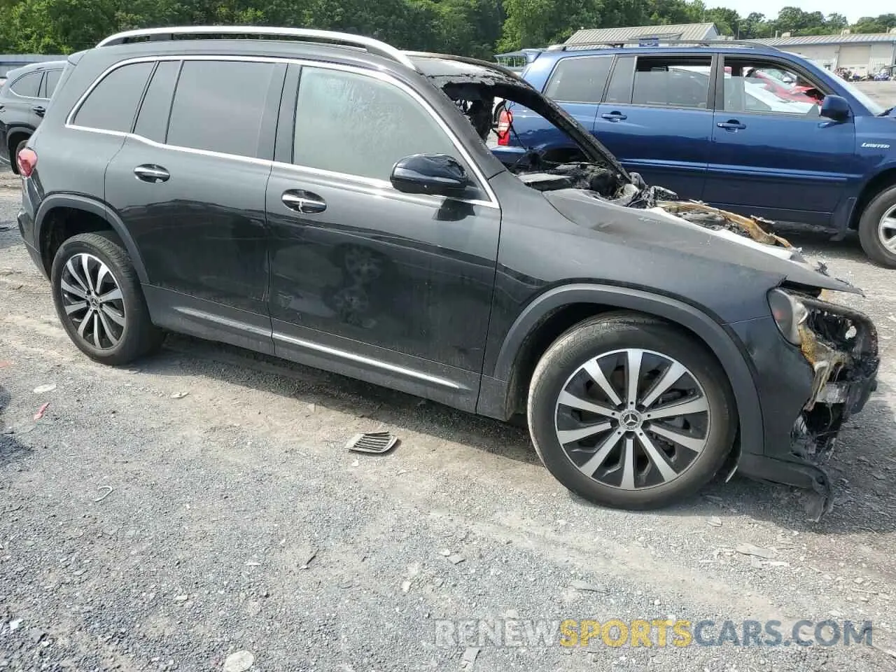 4 Photograph of a damaged car W1N4M4HB9NW239000 MERCEDES-BENZ GLB-CLASS 2022