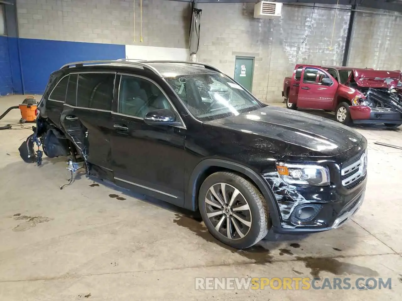 4 Photograph of a damaged car W1N4M4HB9NW246934 MERCEDES-BENZ GLB-CLASS 2022