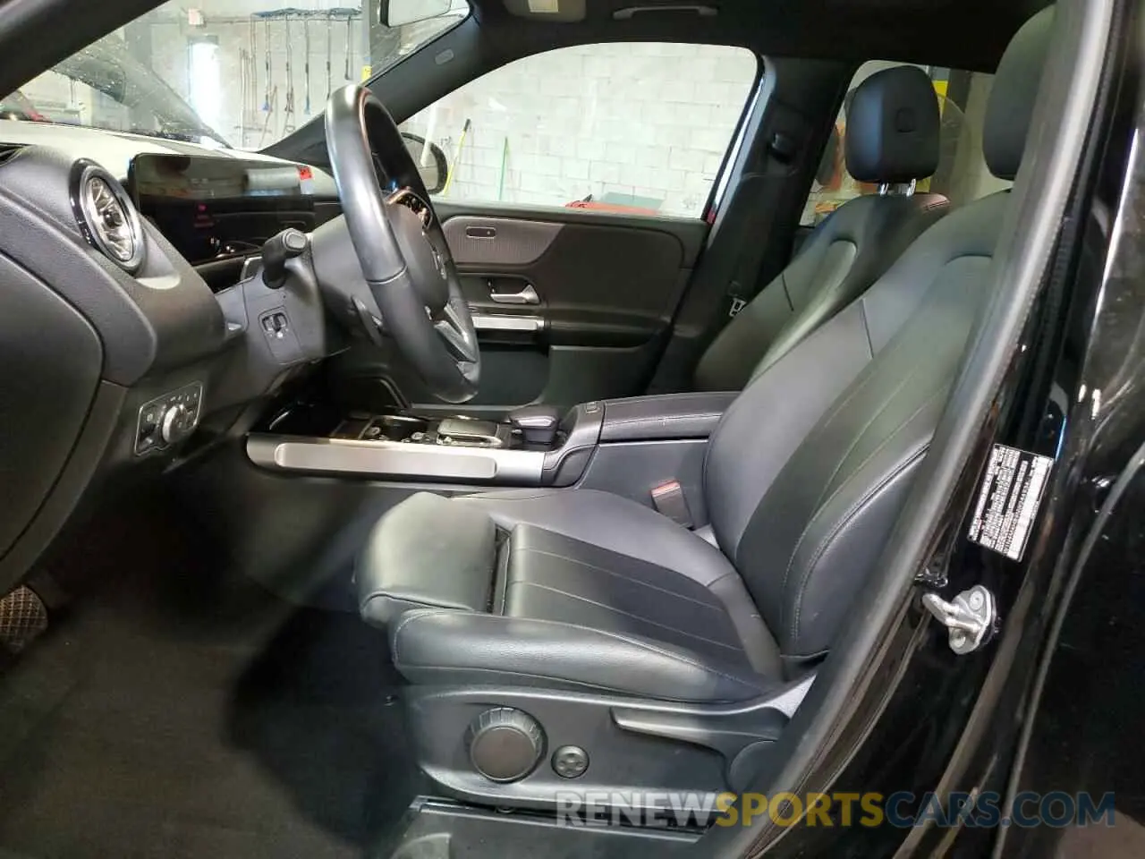 7 Photograph of a damaged car W1N4M4HB9NW246934 MERCEDES-BENZ GLB-CLASS 2022