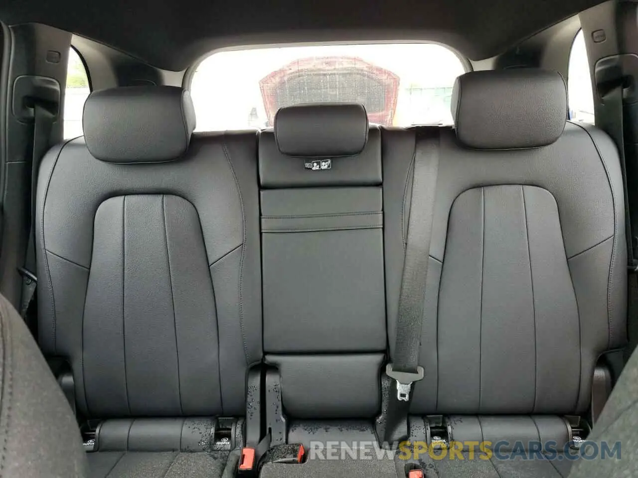 10 Photograph of a damaged car W1N4M4GBXPW316574 MERCEDES-BENZ GLB-CLASS 2023