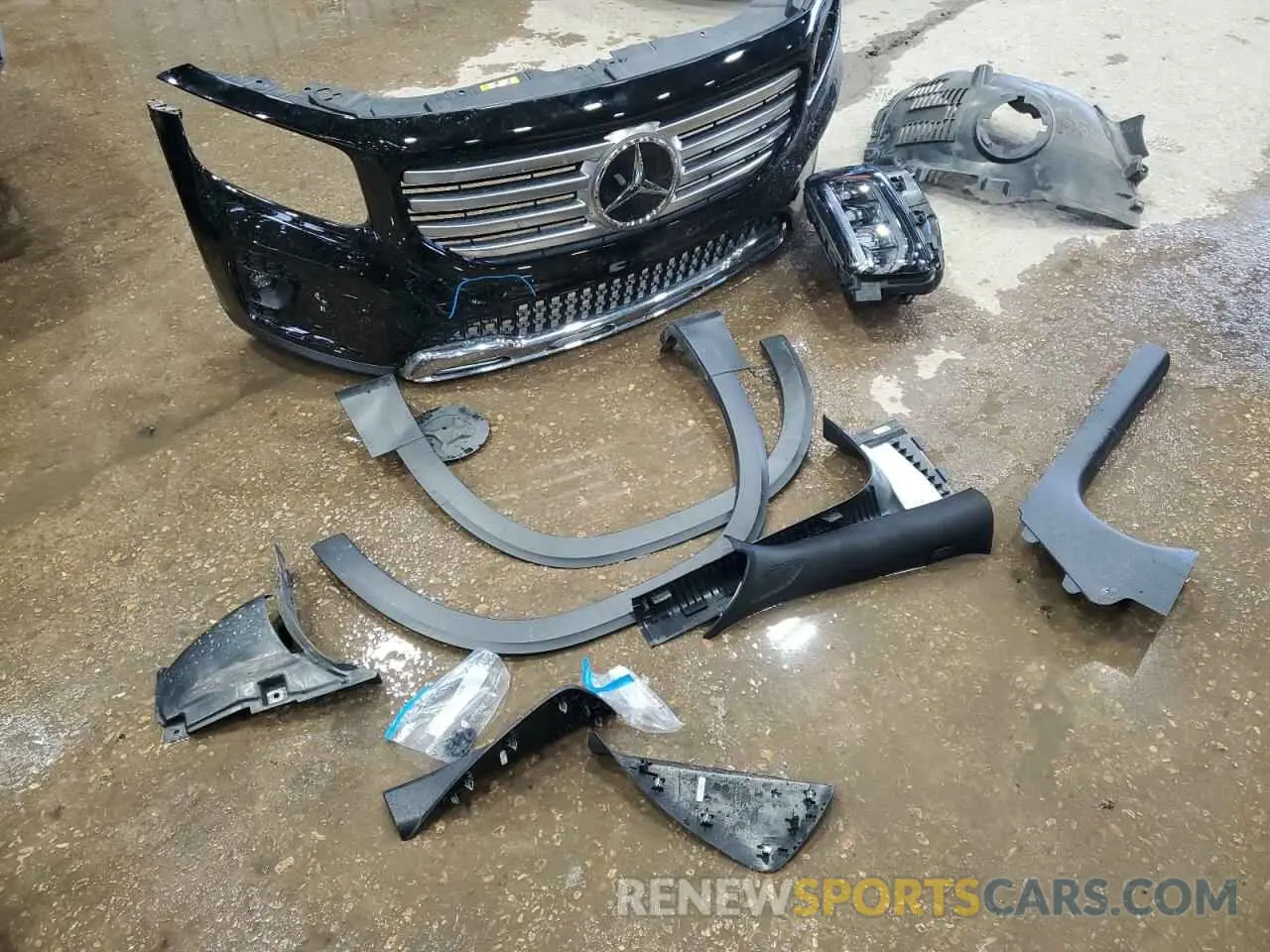 13 Photograph of a damaged car W1N4M4GB0RW342801 MERCEDES-BENZ GLB-CLASS 2024