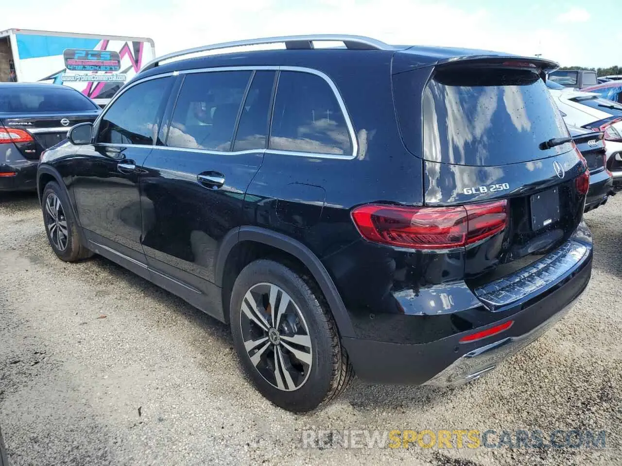 2 Photograph of a damaged car W1N4M4HB0RW352467 MERCEDES-BENZ GLB-CLASS 2024