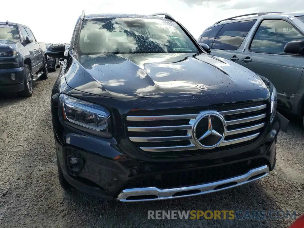 5 Photograph of a damaged car W1N4M4HB0RW352467 MERCEDES-BENZ GLB-CLASS 2024