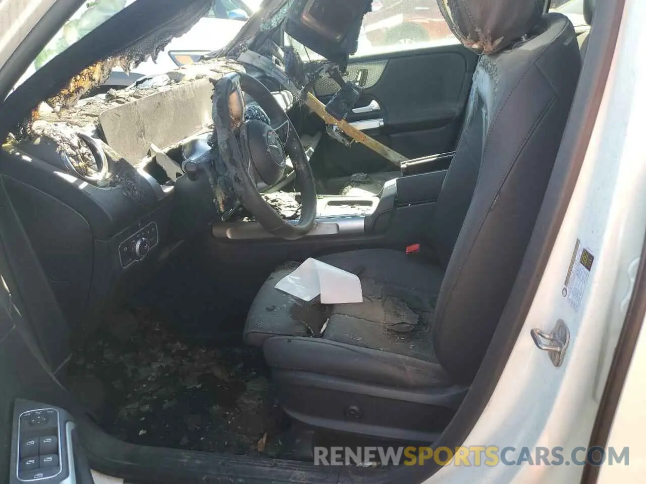 7 Photograph of a damaged car W1N4M4HB4RW350754 MERCEDES-BENZ GLB-CLASS 2024
