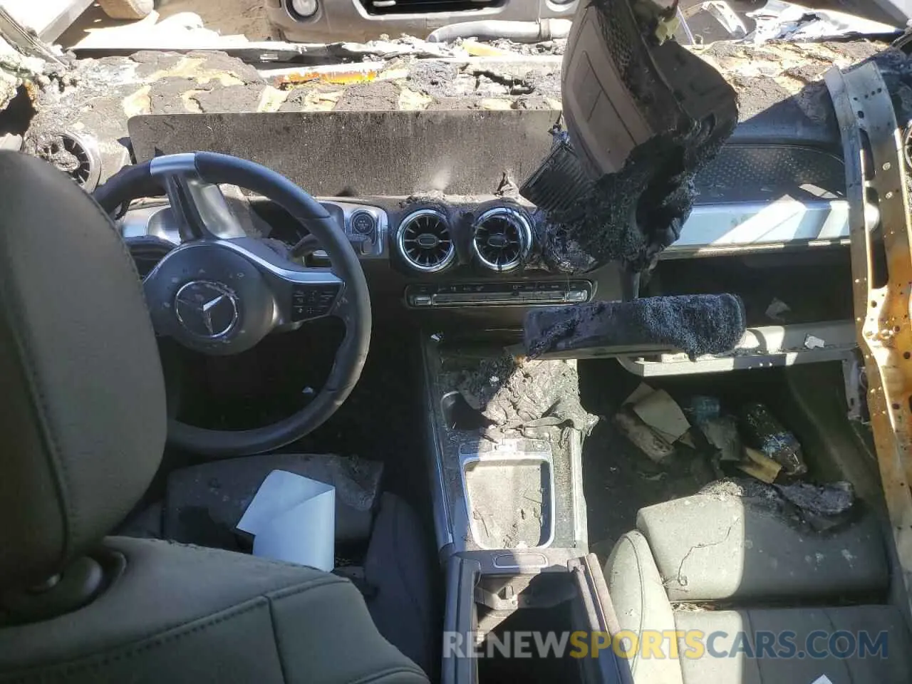 8 Photograph of a damaged car W1N4M4HB4RW350754 MERCEDES-BENZ GLB-CLASS 2024