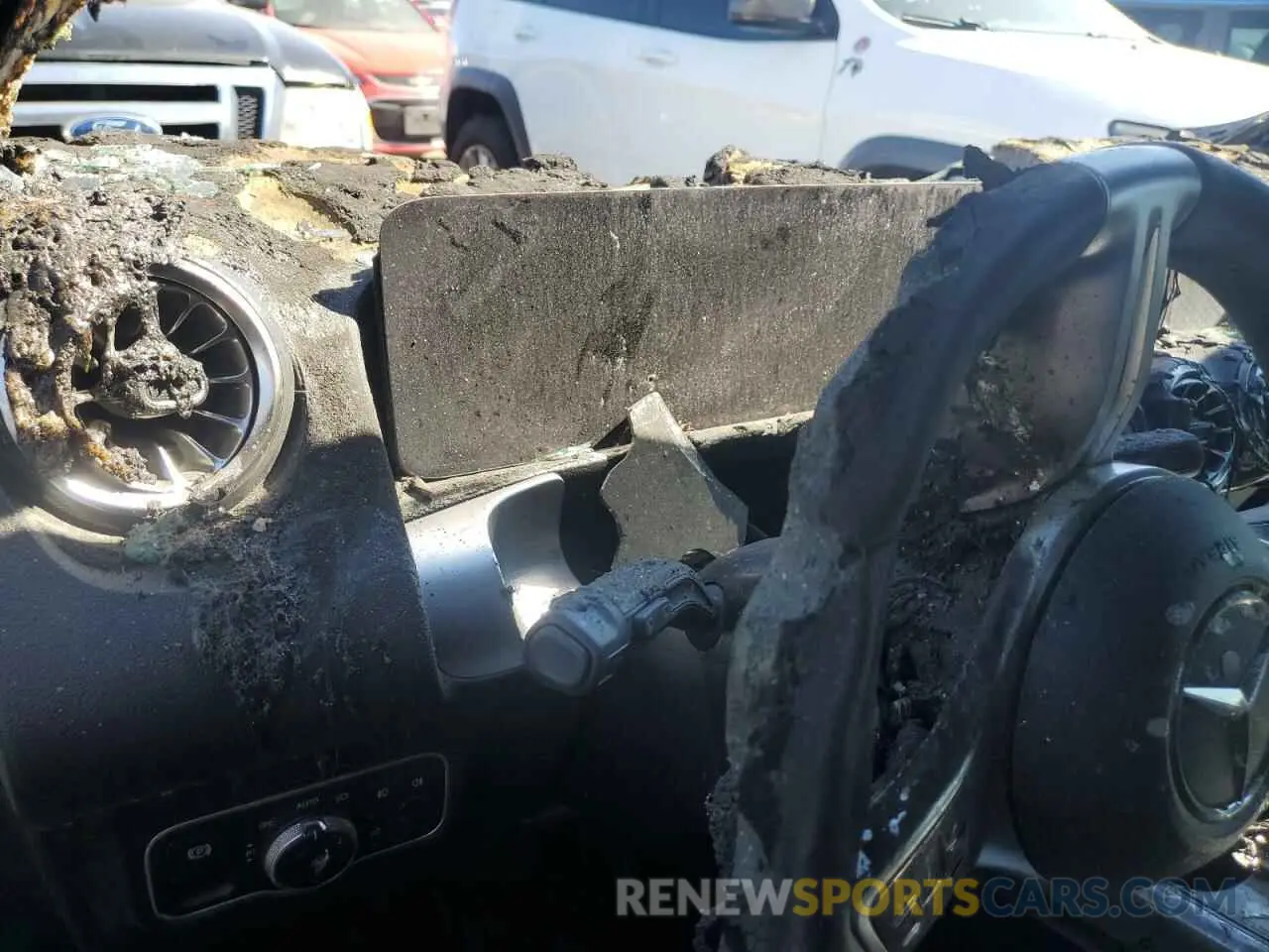 9 Photograph of a damaged car W1N4M4HB4RW350754 MERCEDES-BENZ GLB-CLASS 2024