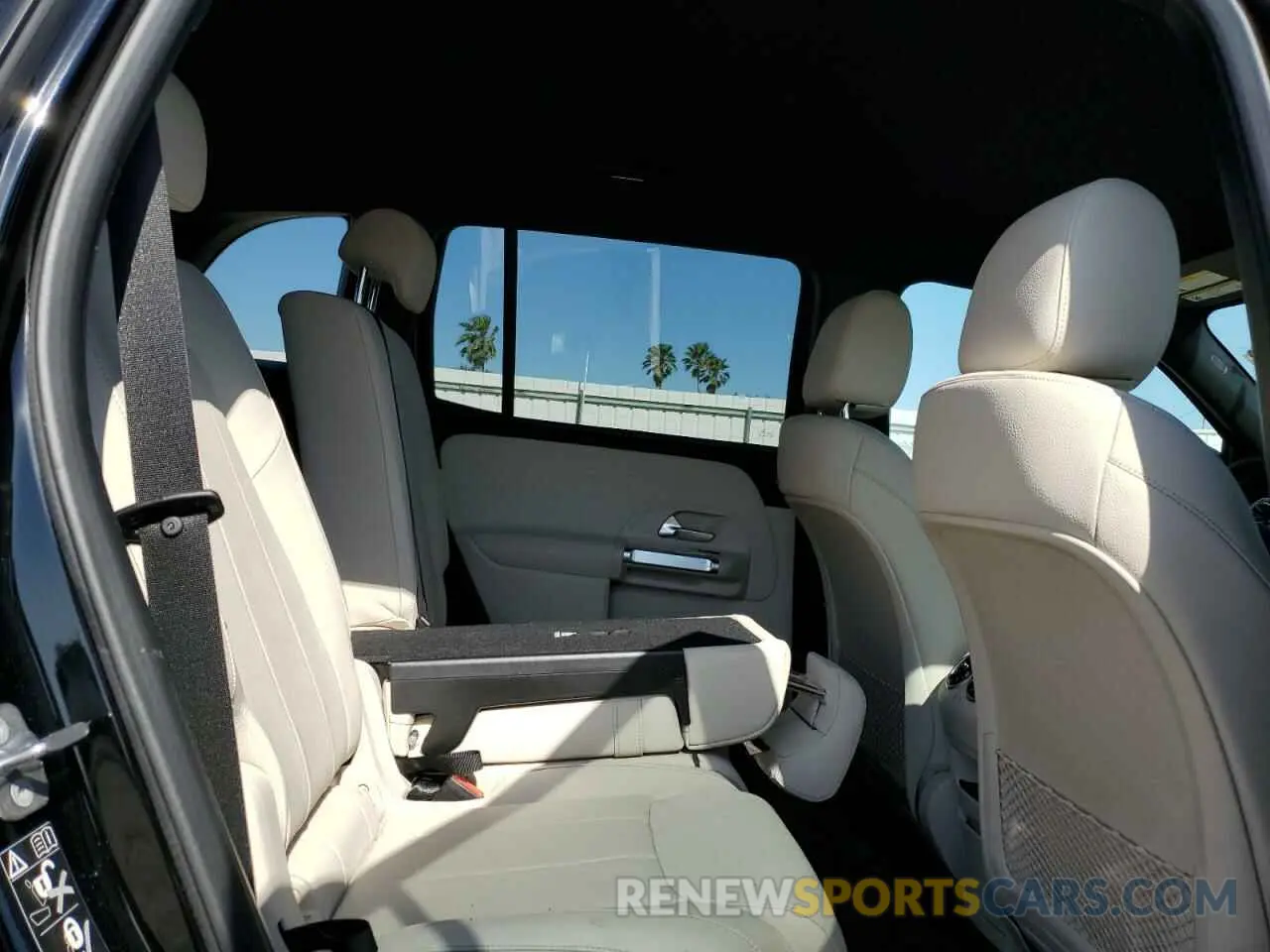 11 Photograph of a damaged car W1N4M4GB2SW400090 MERCEDES-BENZ GLB-CLASS 2025