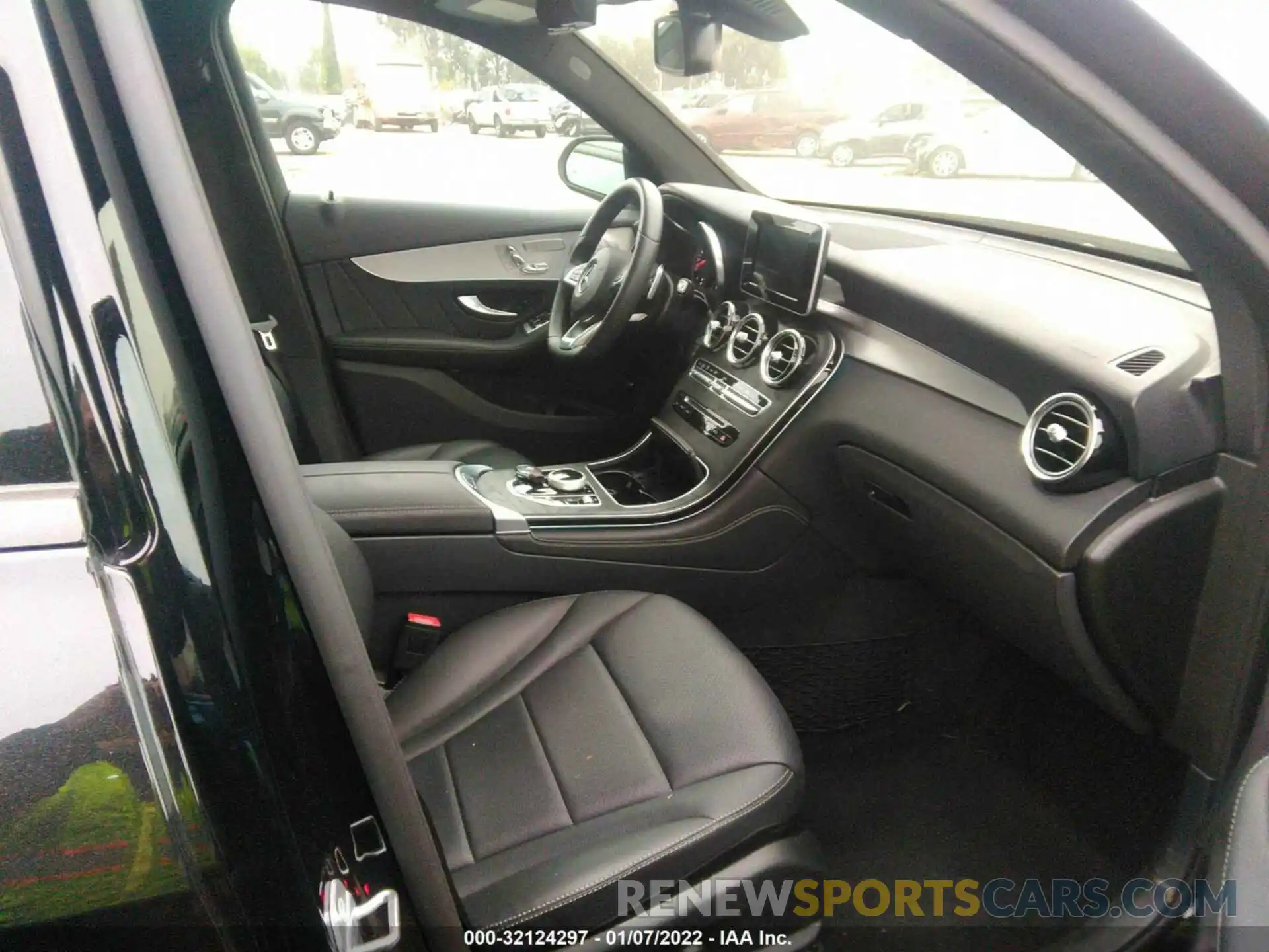 5 Photograph of a damaged car WDC0G4JB2KV180195 MERCEDES-BENZ GLC 2019