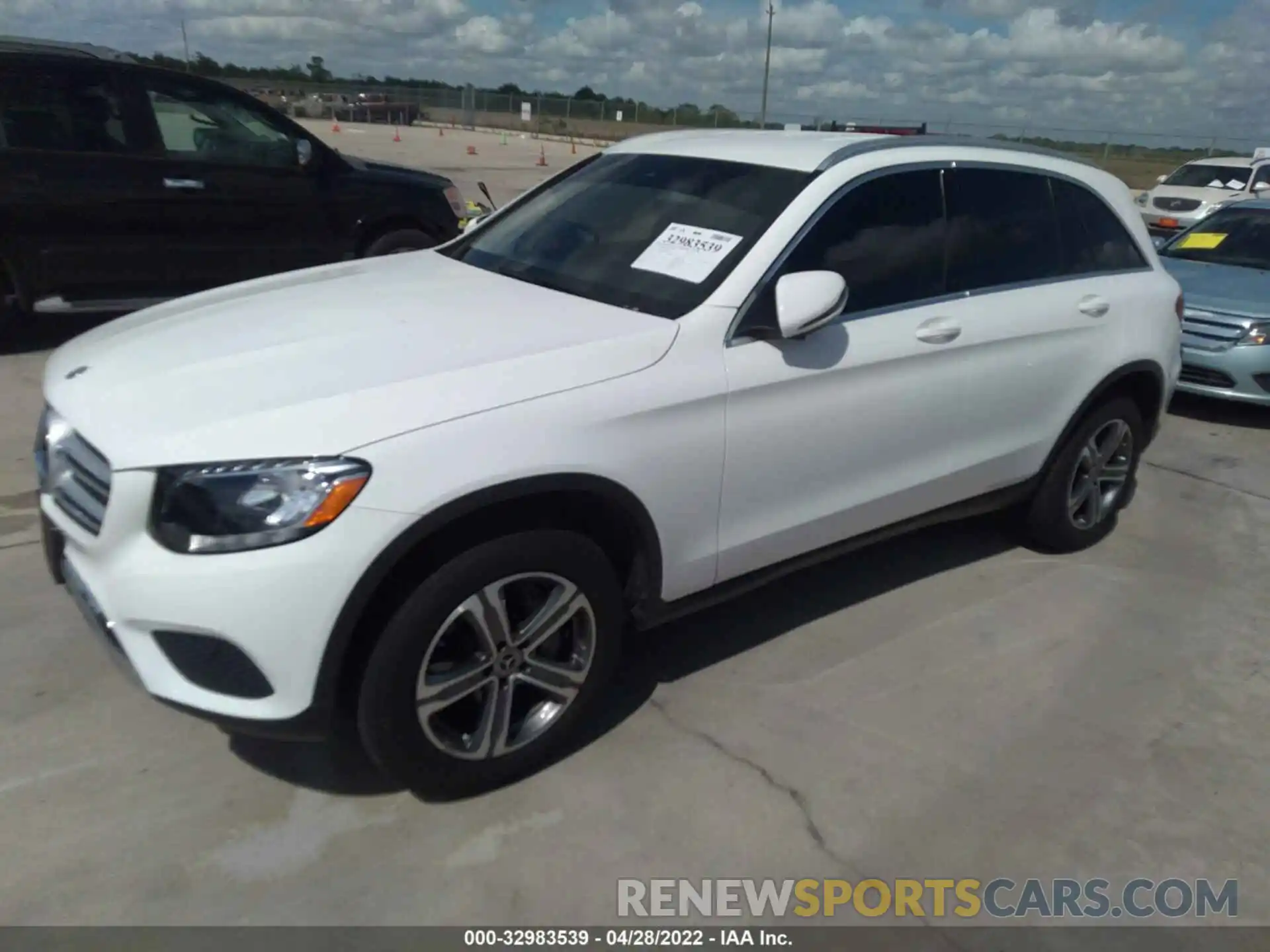 2 Photograph of a damaged car WDC0G4JB4KF593861 MERCEDES-BENZ GLC 2019