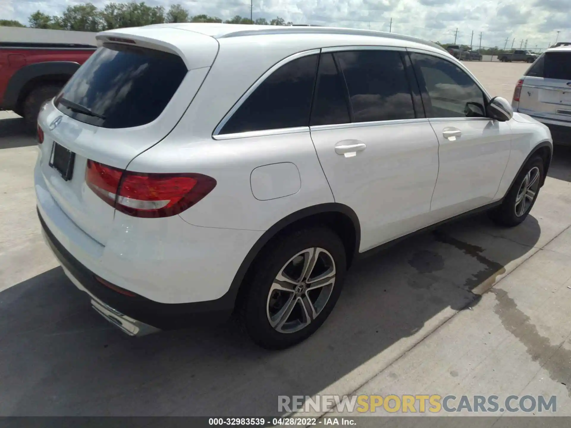 4 Photograph of a damaged car WDC0G4JB4KF593861 MERCEDES-BENZ GLC 2019