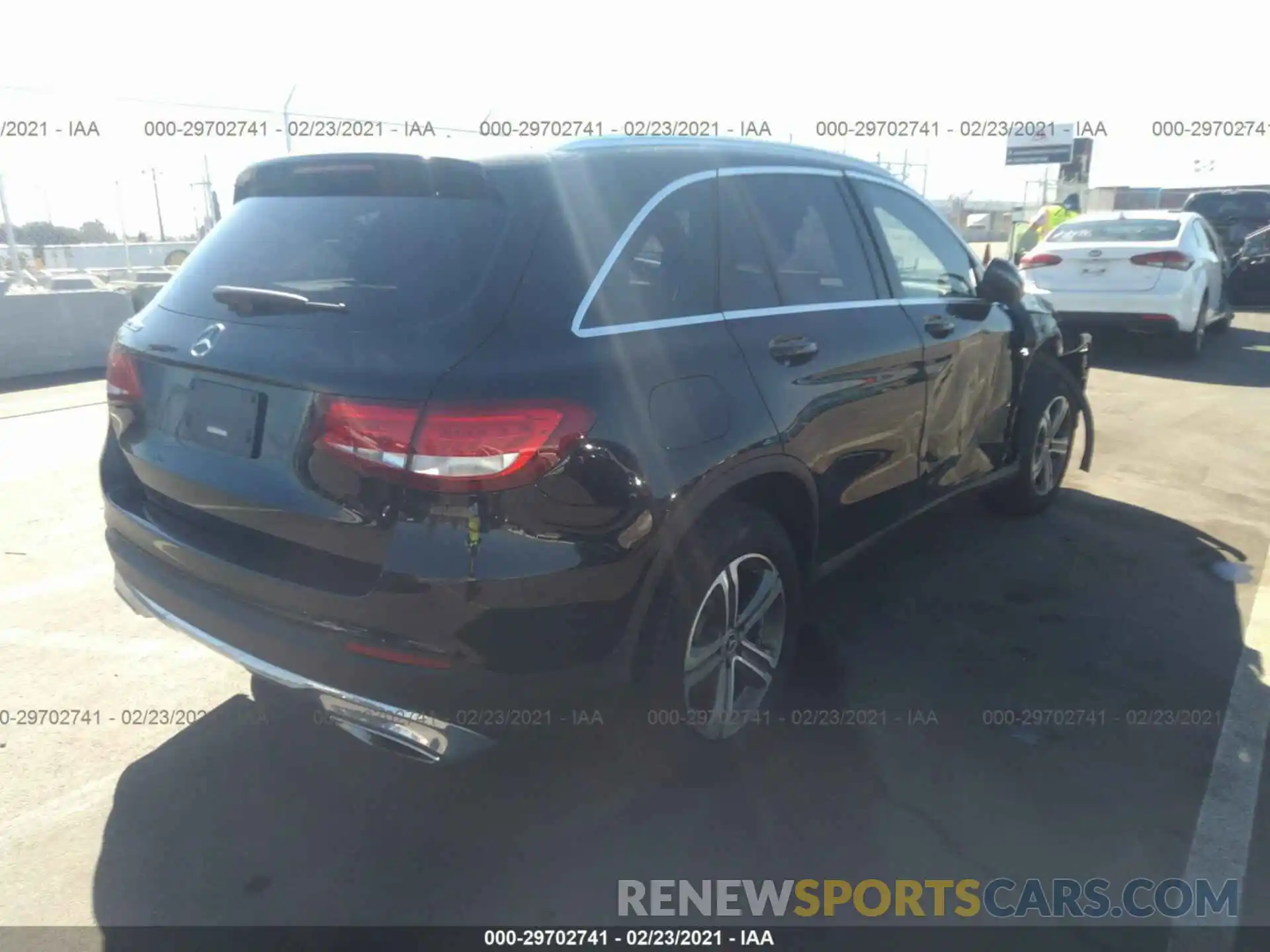 4 Photograph of a damaged car WDC0G4JBXKF659944 MERCEDES-BENZ GLC 2019