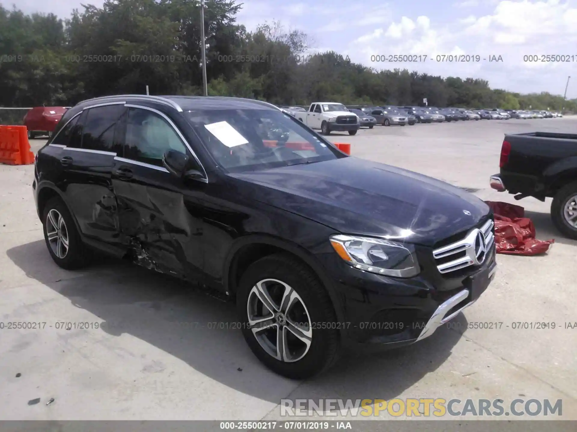 1 Photograph of a damaged car WDC0G4JBXKV158090 MERCEDES-BENZ GLC 2019