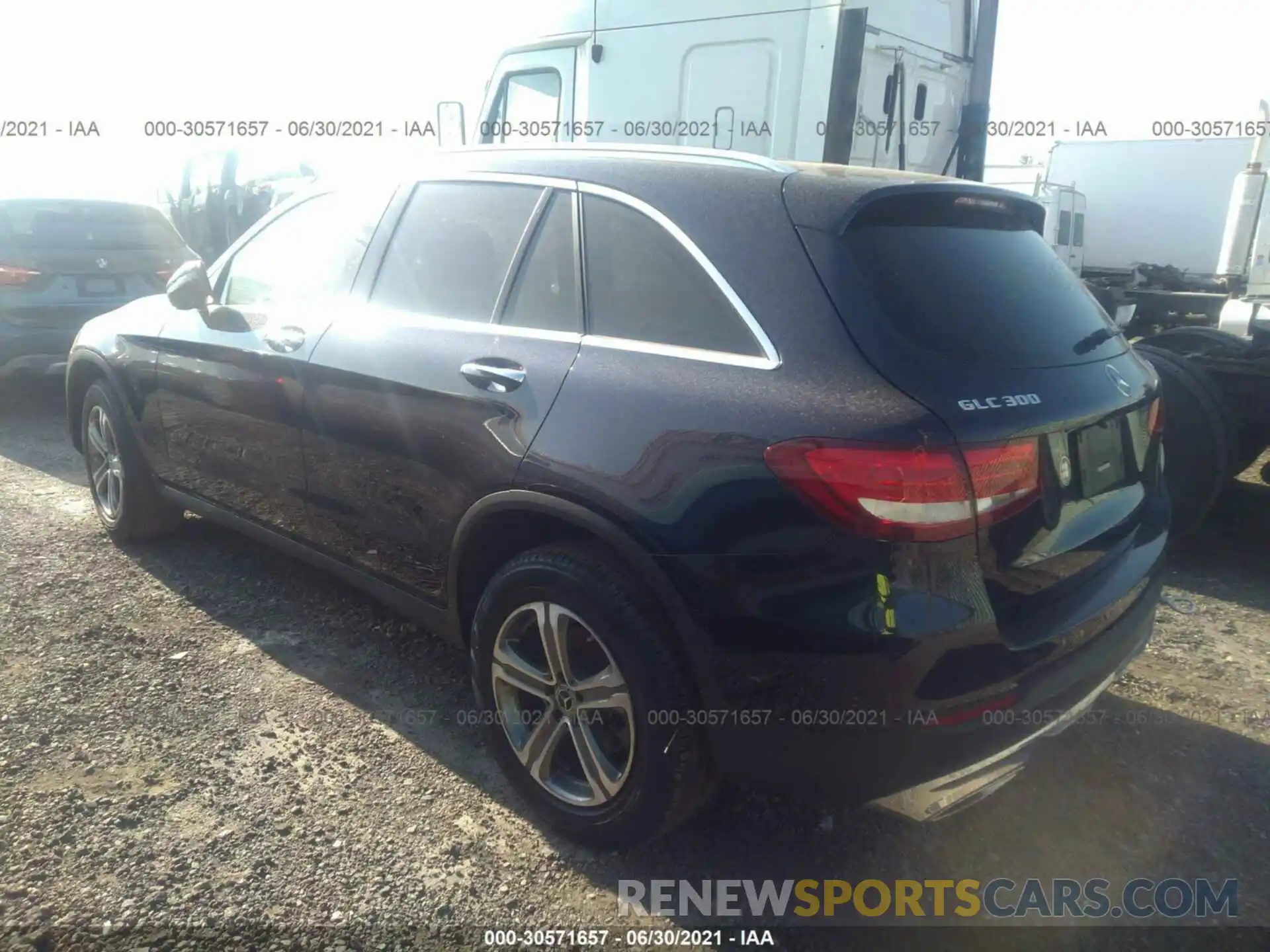 3 Photograph of a damaged car WDC0G4KB4KV127965 MERCEDES-BENZ GLC 2019