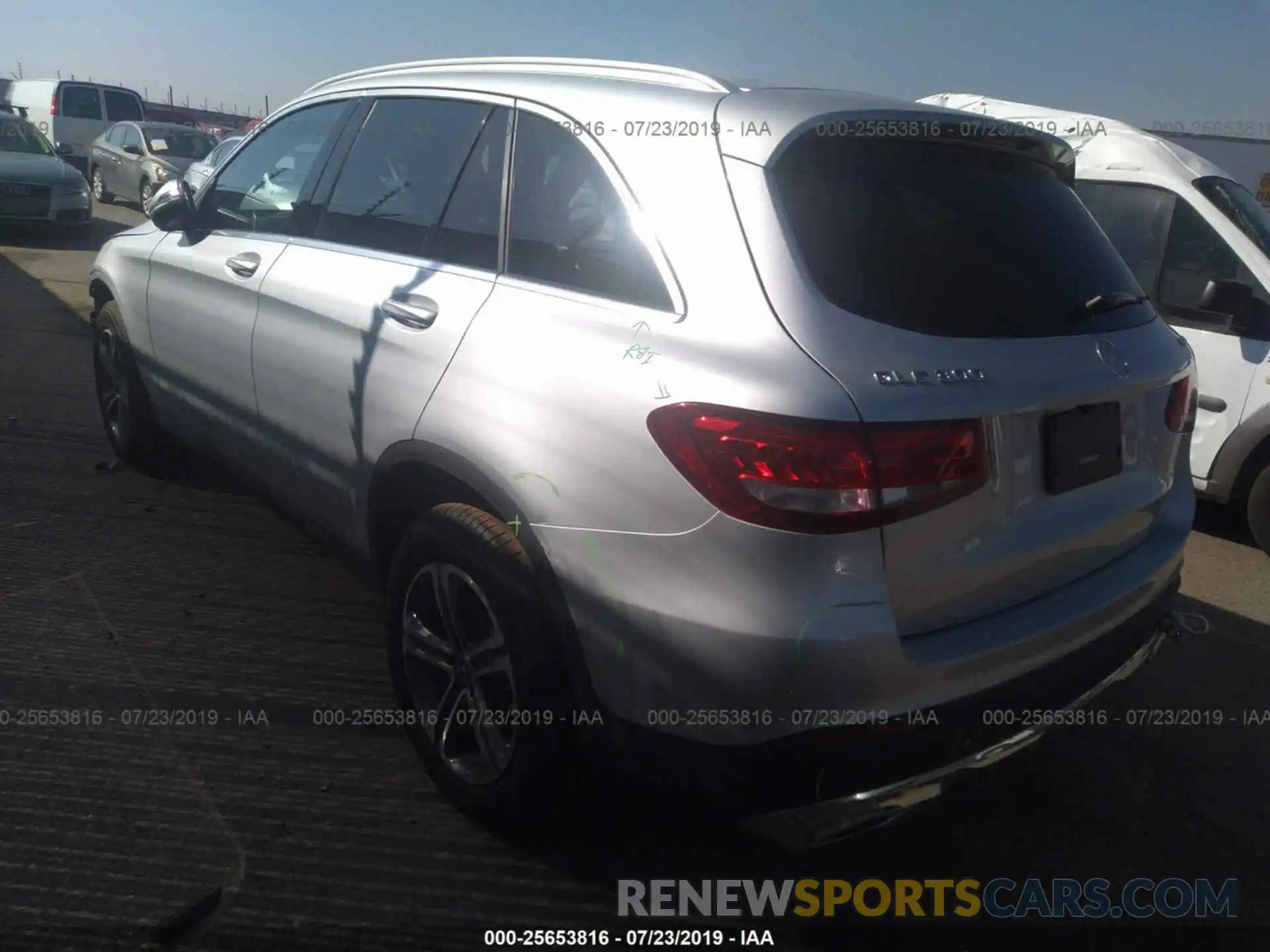 3 Photograph of a damaged car WDC0G4KB6KV166170 MERCEDES-BENZ GLC 2019