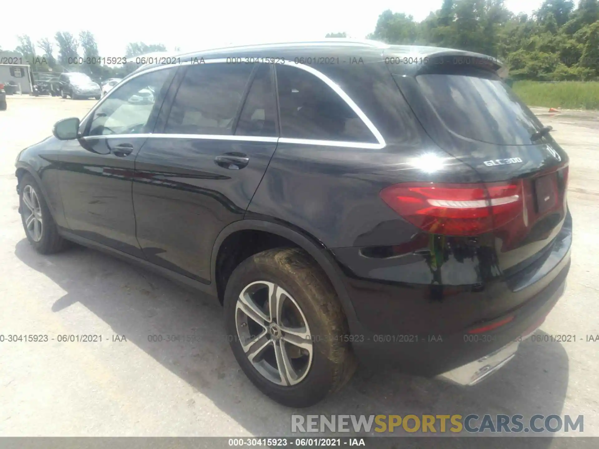 3 Photograph of a damaged car WDC0G4KB8KF655664 MERCEDES-BENZ GLC 2019