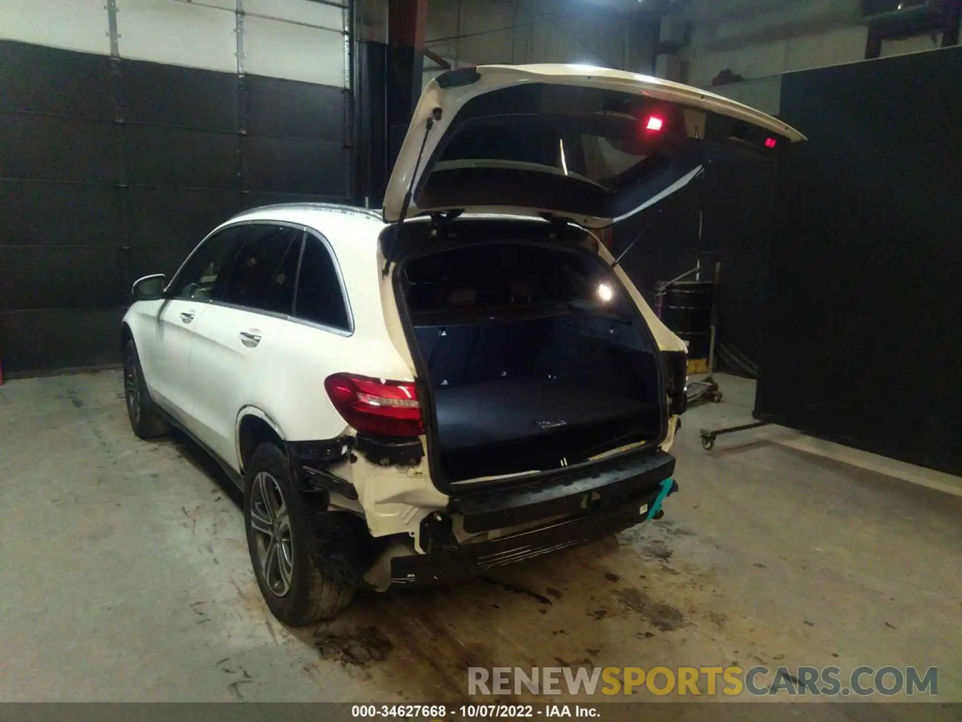 3 Photograph of a damaged car WDC0G4KBXKV189659 MERCEDES-BENZ GLC 2019