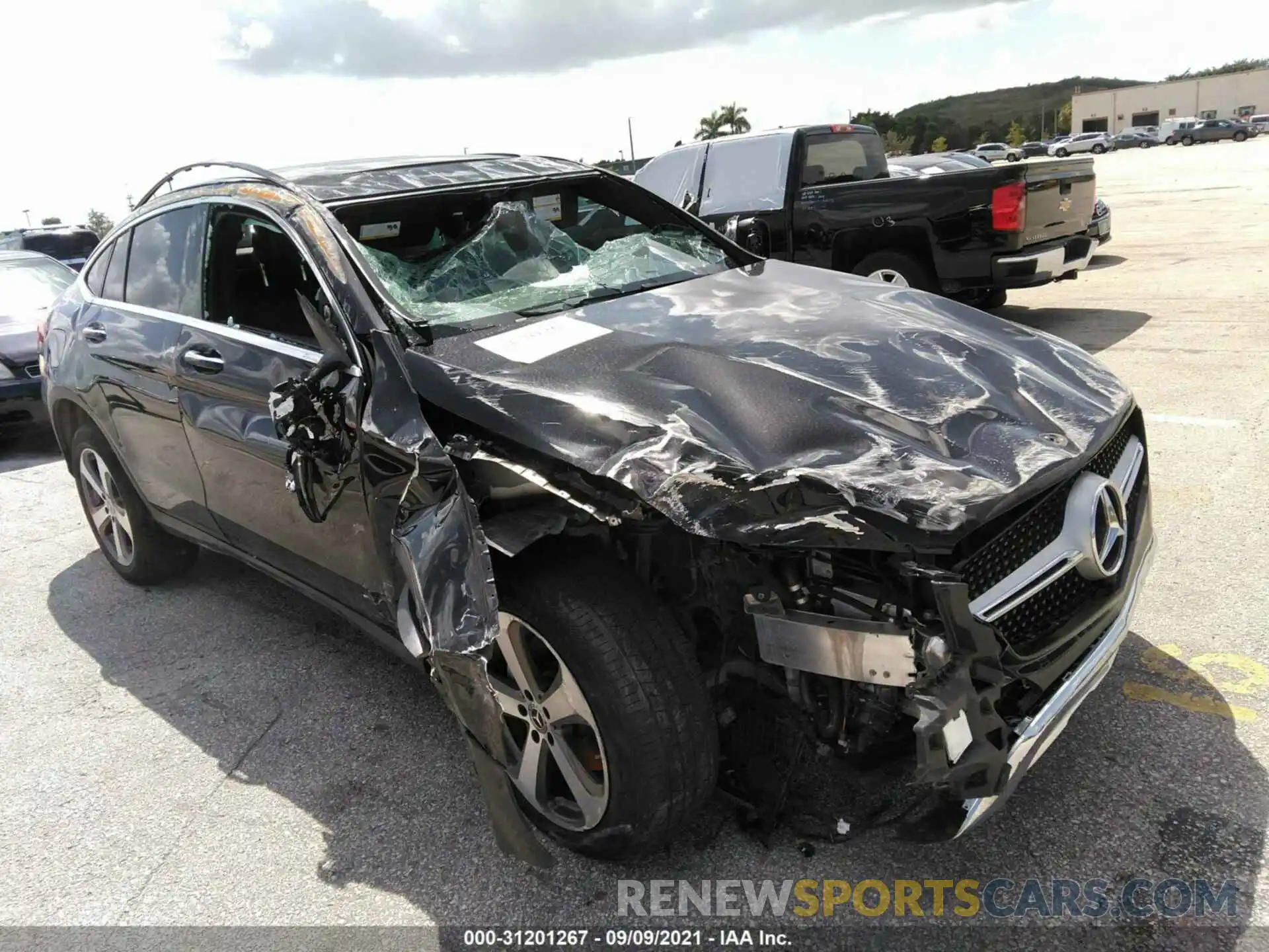 1 Photograph of a damaged car WDC0J4KB1KF577598 MERCEDES-BENZ GLC 2019