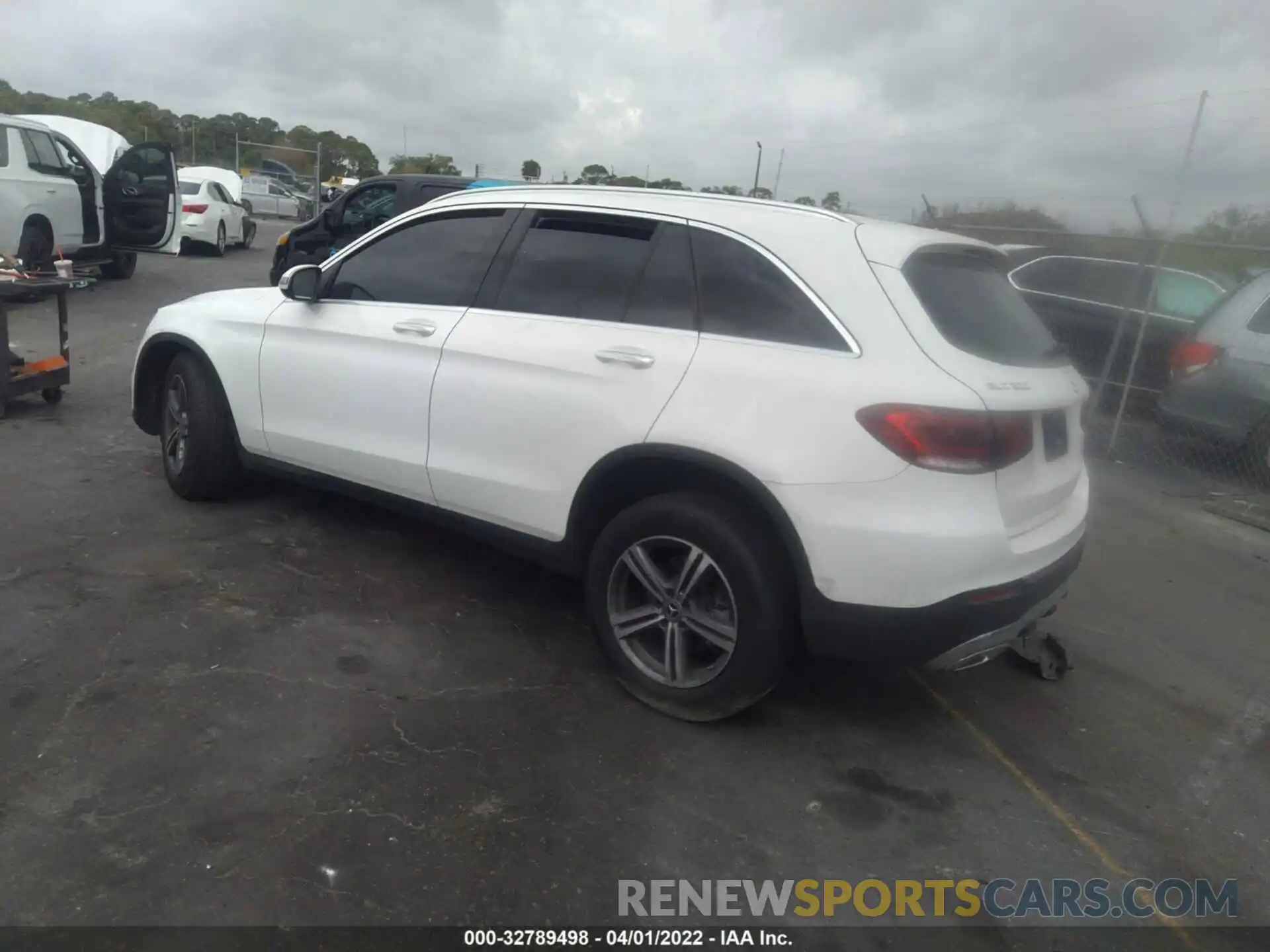 3 Photograph of a damaged car W1N0G8DB2LV261264 MERCEDES-BENZ GLC 2020